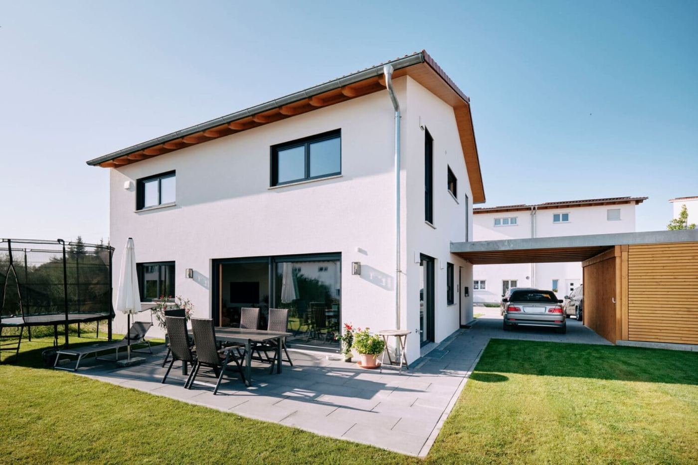 Einfamilienhaus mit Terrasse und Garten